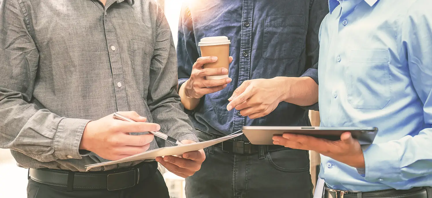 financial advisors shaking hands